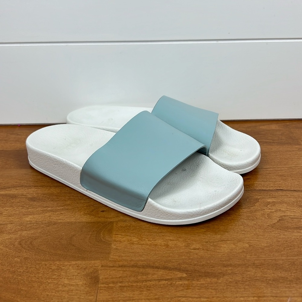 Greats Brooklyn pool slides baby blue sz 39 white casual slides